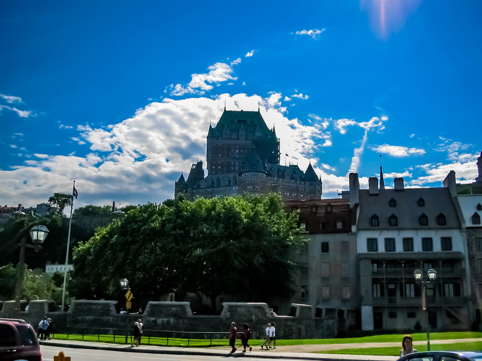 A grand Canadian château hotel above the river